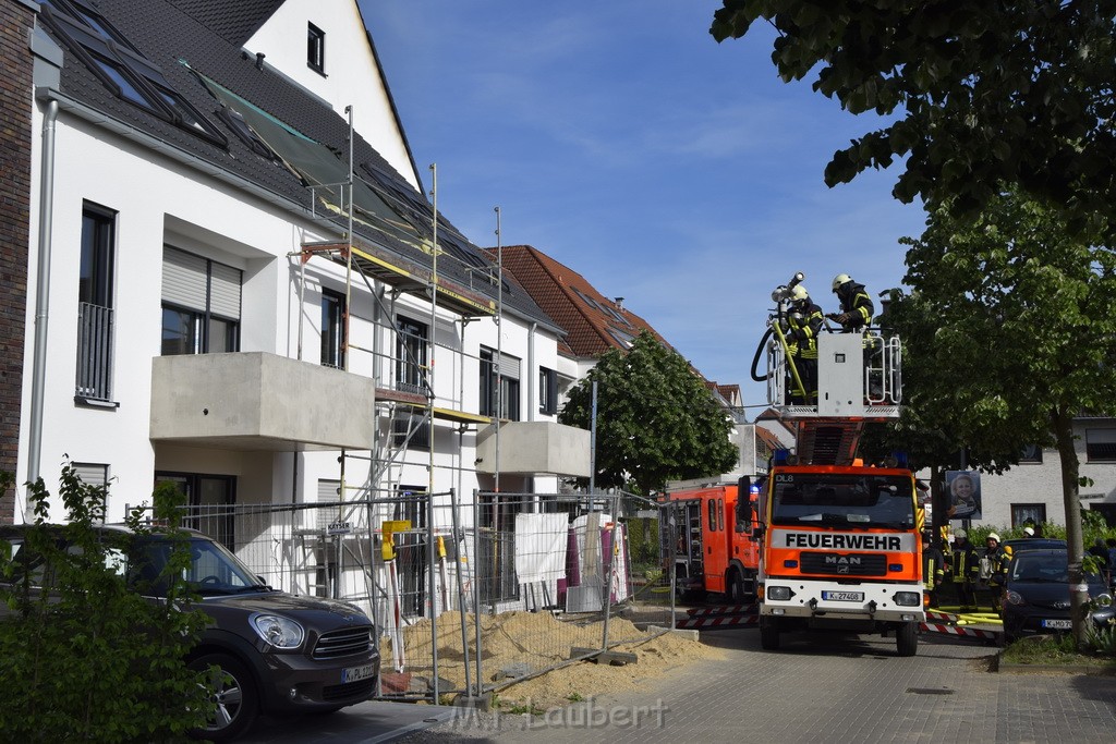 Feuer 2 Dachstuhl Koeln Dellbrueck Von der Leyen Str P002.JPG - Miklos Laubert